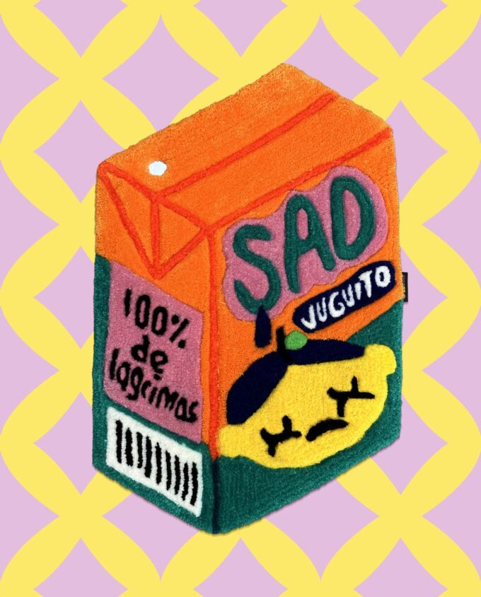 Tapete echo con técnica de tufting en México, de un juguito color naranja y verde con una carita triste que dice Sad Juguito y 100% de lagrimas, cover