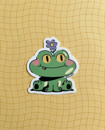 Sticker vinil matte Ranita Florita 7x8 cm, rana verde con flor morada y cachetes rosa, contorno recortado ChimChim México