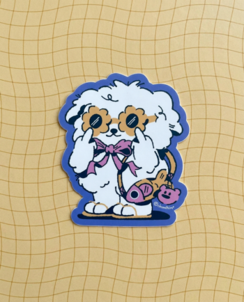 Sticker vinil matte Perrito versión azul marino 8x7 cm, perrito blanco esponjoso con lentes de flor y moño rosa, contorno recortado ChimChim México