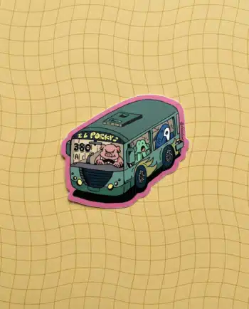 Sticker vinil matte El Porky's 8x7 cm, camión urbano ruta 380 con puerco al volante y pasajeros, contorno recortado ChimChim México